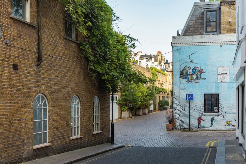 Cresswell Gardens IV by Onefinestay