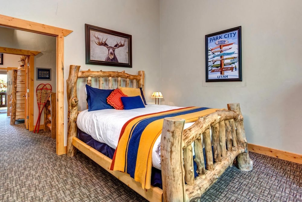Timber Wolf Lodge Collection by KBM - 2 Units (5b/12c)