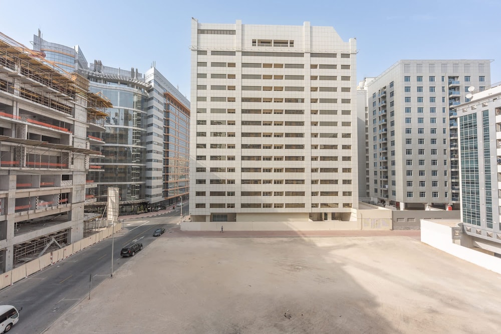 Spacious 1BR Haven for 2 in Al Barsha