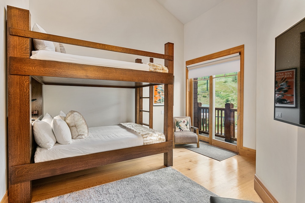 Grand Lodge - Four Bedroom #502 - Ski-in/ski-out 4 Condo