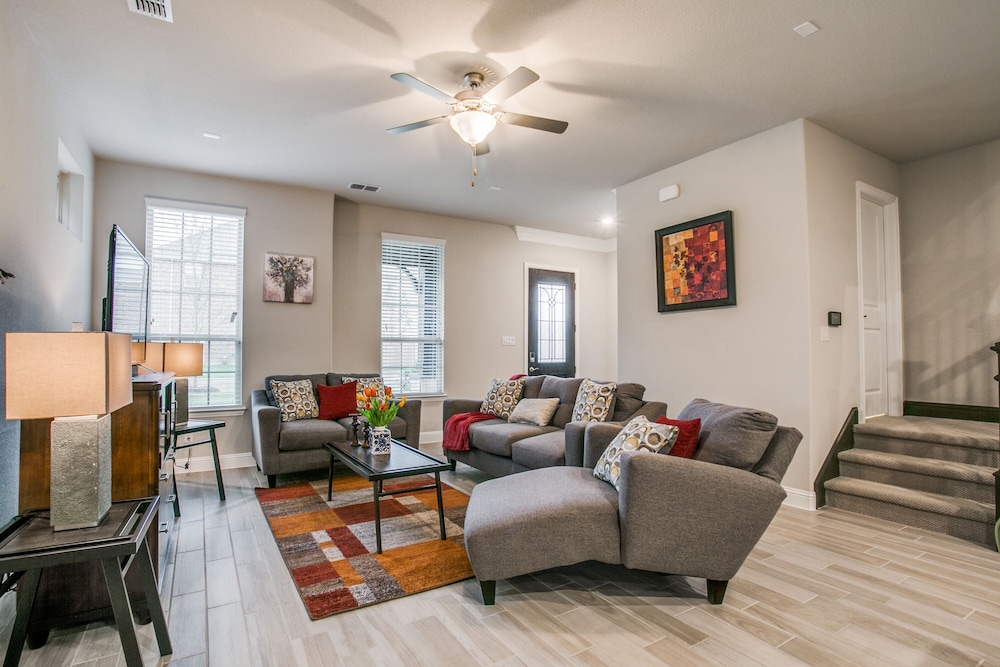 Beautiful furnished 3 bedroom Allen Home - Property Image 9
