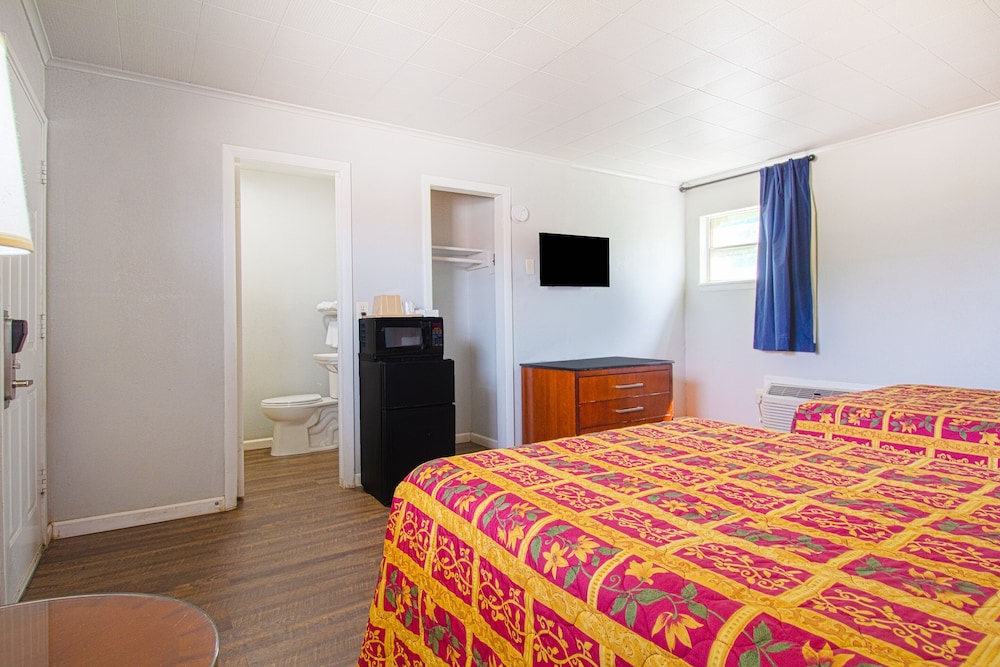 McAlester Vacations - OYO Hotel McAlestar OK S Main St - Property Image 4