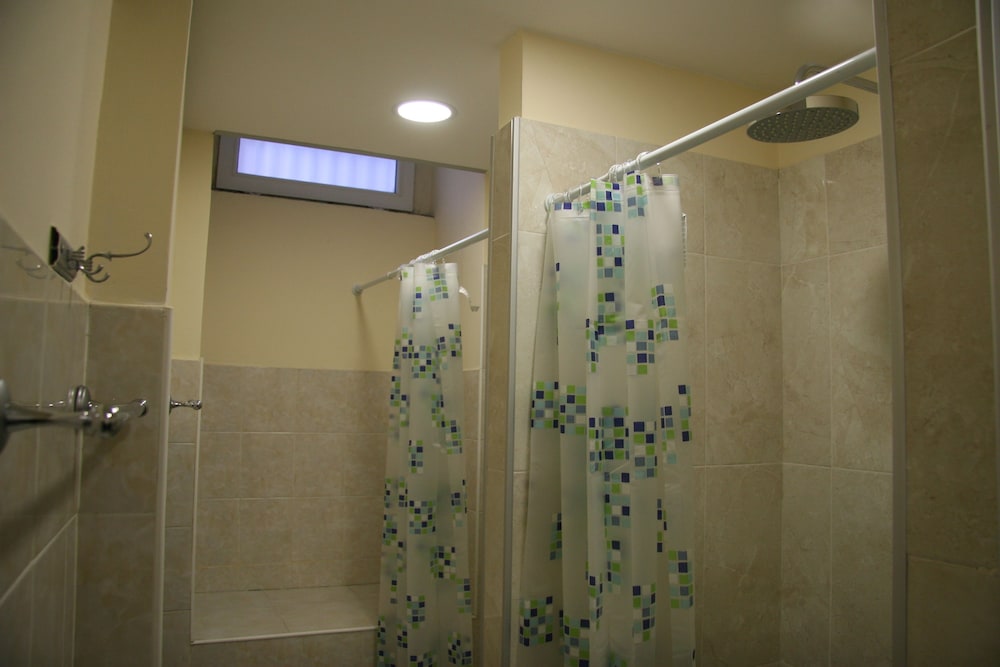 Midtown Hostel