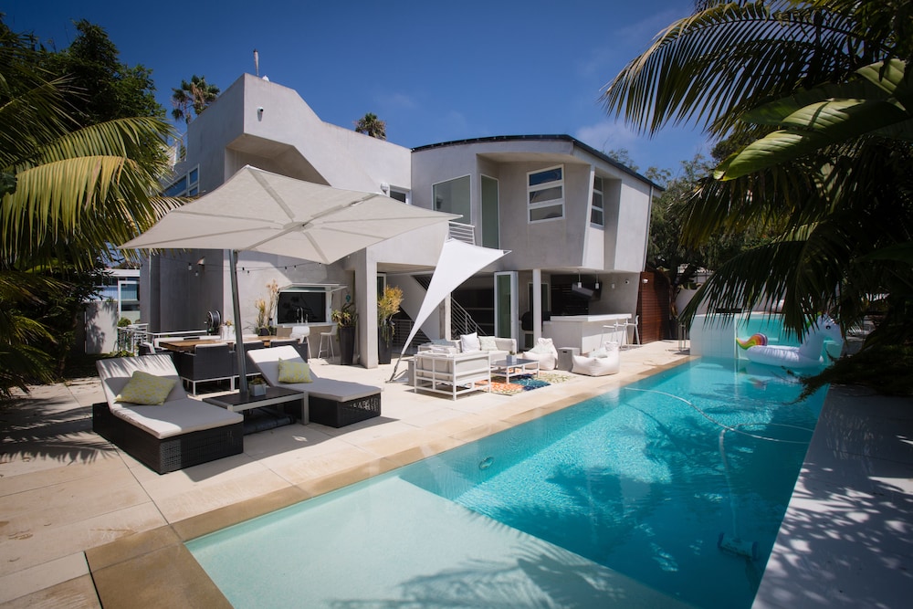 San Jose Vacations - Modern Del Mar Beach Home - Property Image 1