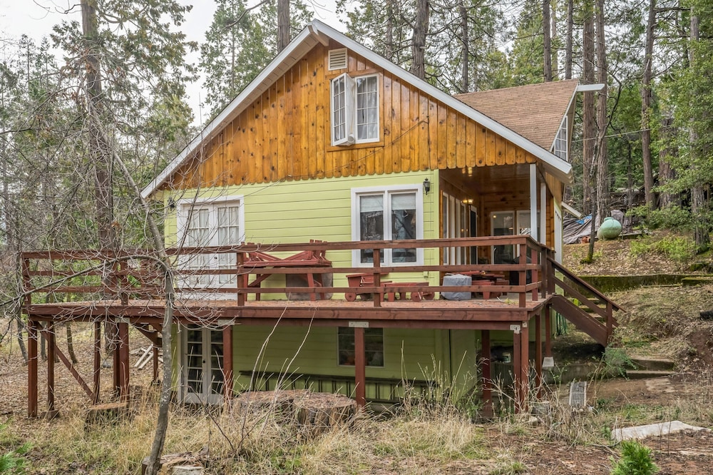 Cozy Mountain Retreat Relax & Explore