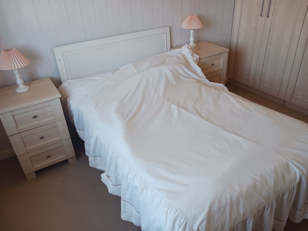 Captivating 3-bed House in Saint Helens view 3