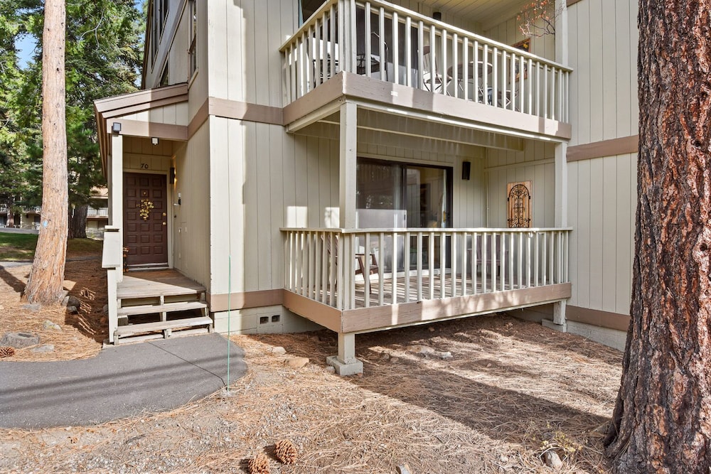 Cozy Tahoe Getaway view 3