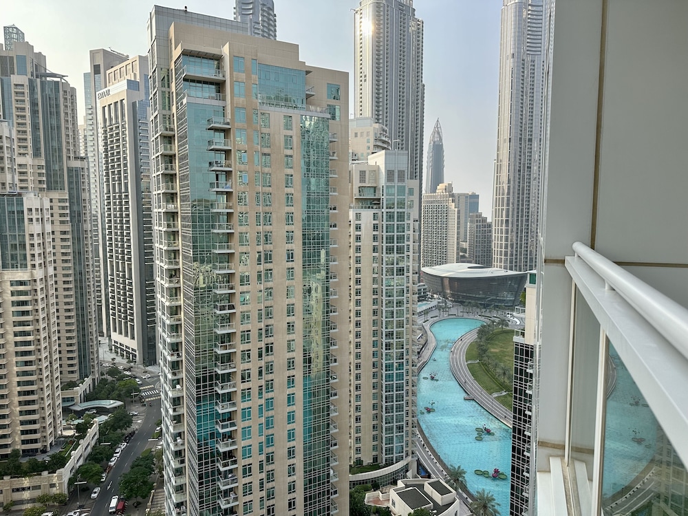Lux BnB I The Residences I Sky Line Views