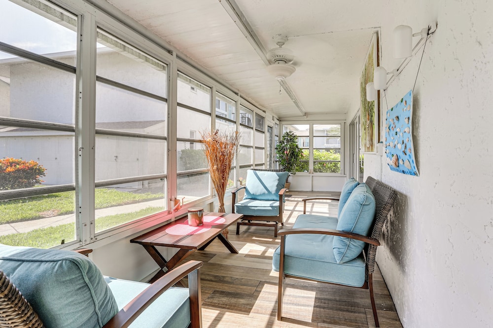 Golf Retreat w/ Pool Access: 3 Mi to Dtwn Naples