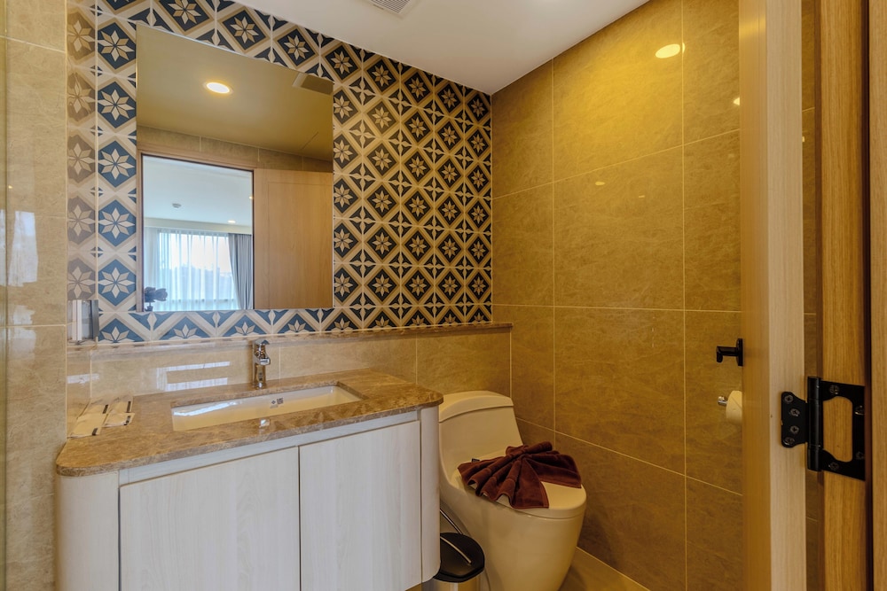 Prime Location 1BR Near Beach Club C240