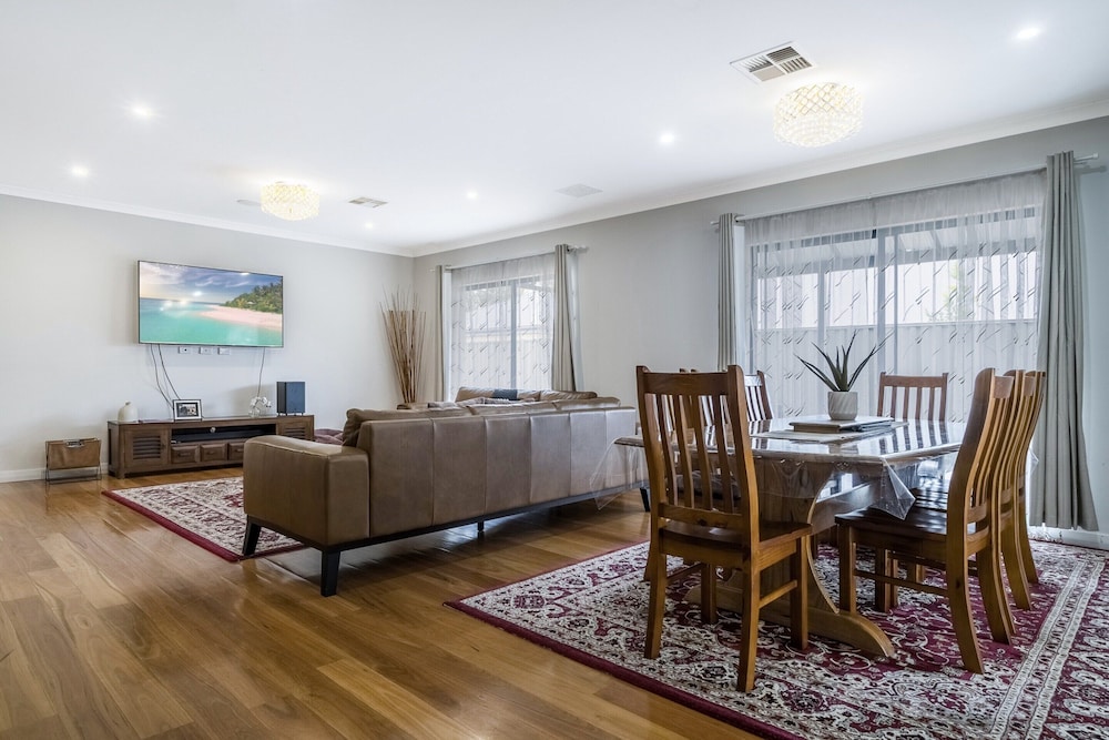 Spacious 4-bed House With Outdoor Area