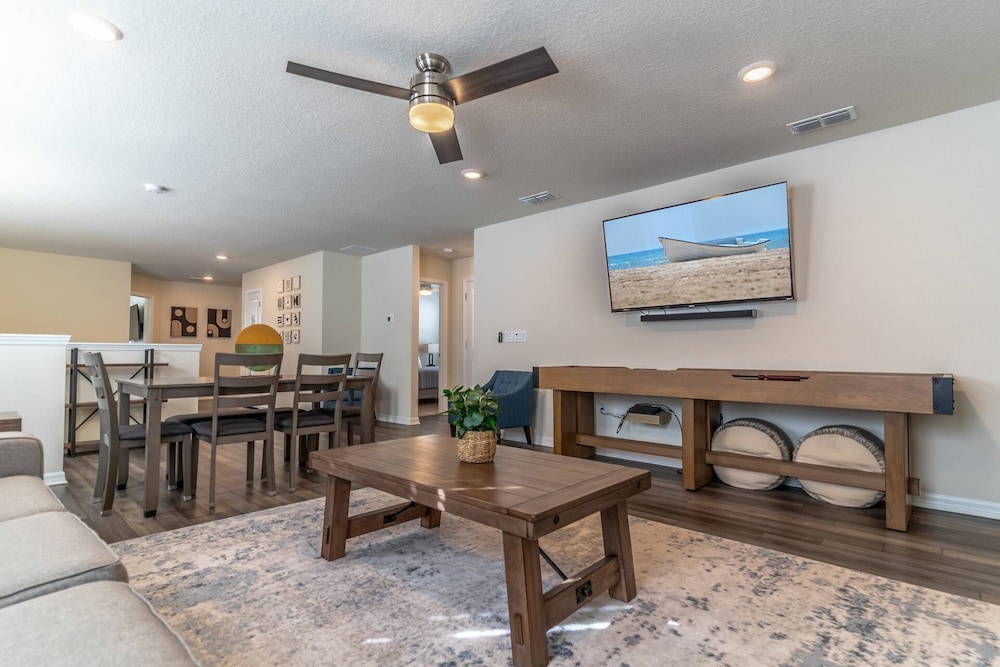 3285 Windsor Island