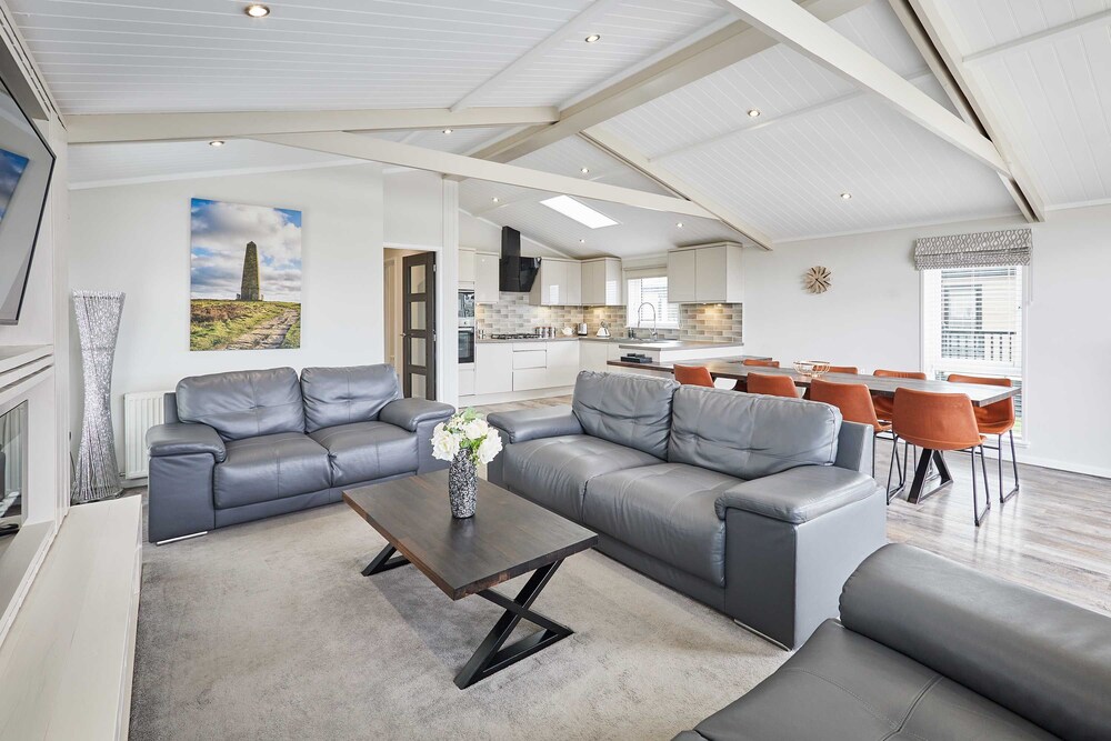 Host Stay Endeavour Lodge