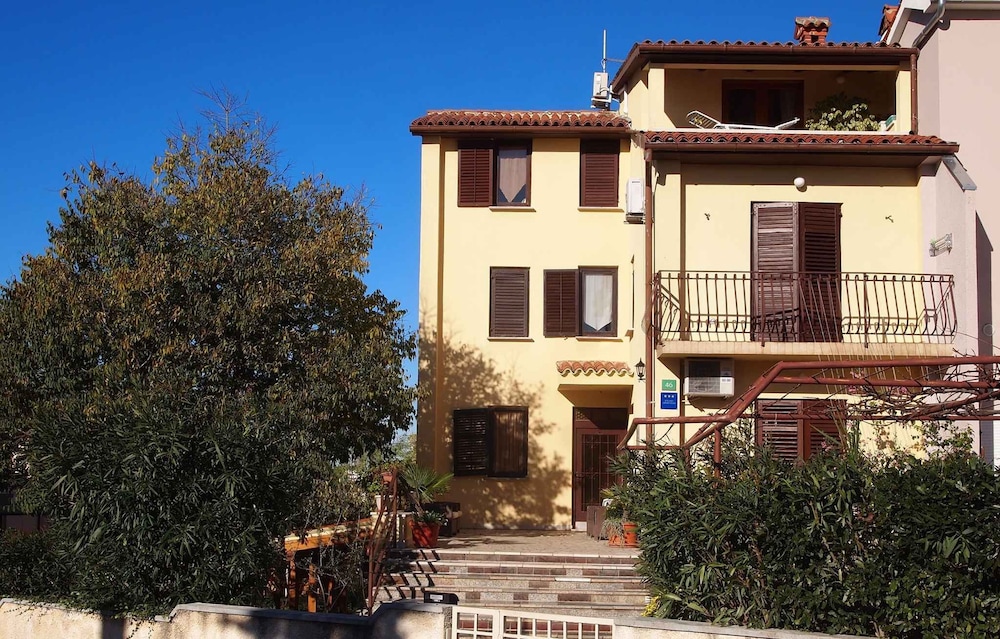 Apartments in Stinjan/istrien 8432