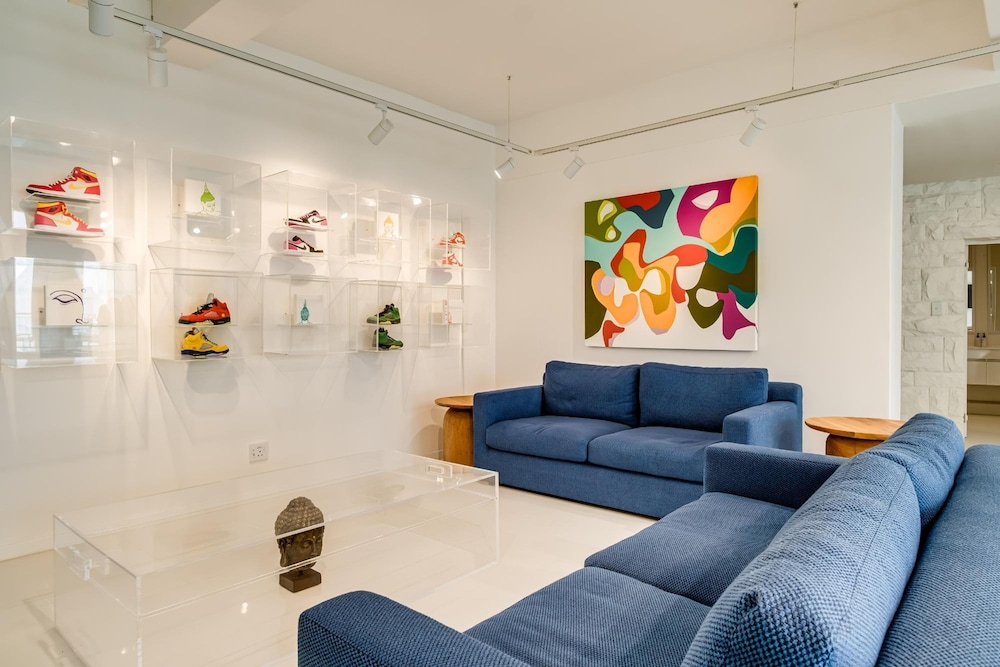 Idyllic Camps Bay Villa w 2 Pools Buddha Retreat