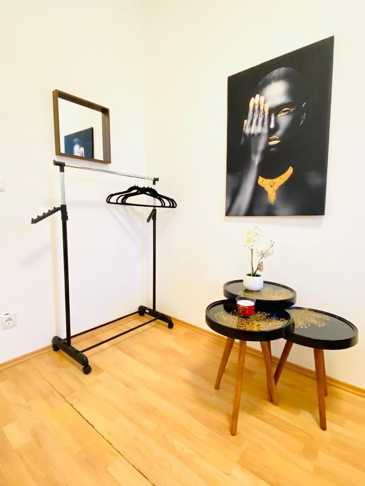 Rooms in Cozy 4BR Shared Apt Central