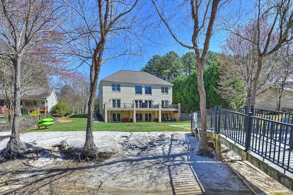 Knotty Pines by Avantstay Lake Views Renovated