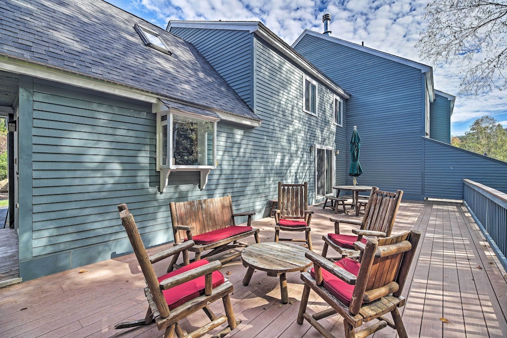 Condo w/ Deck & Grill < 5 Miles to Loon Mountain!
