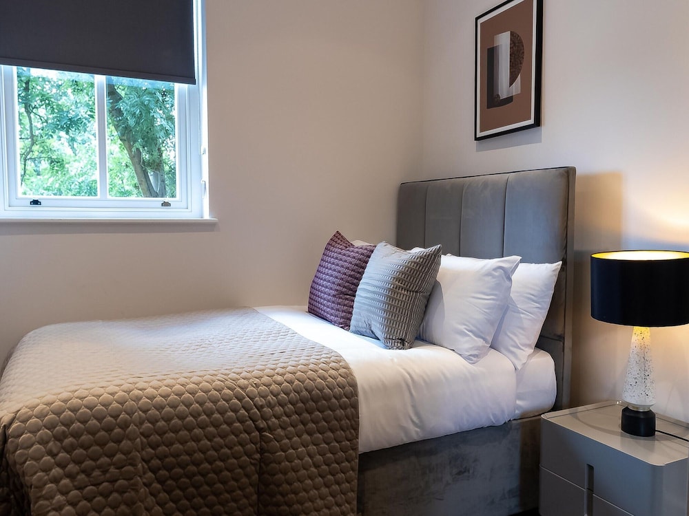 Modern Two-bedroom Near London Zoo by Sojo Stay