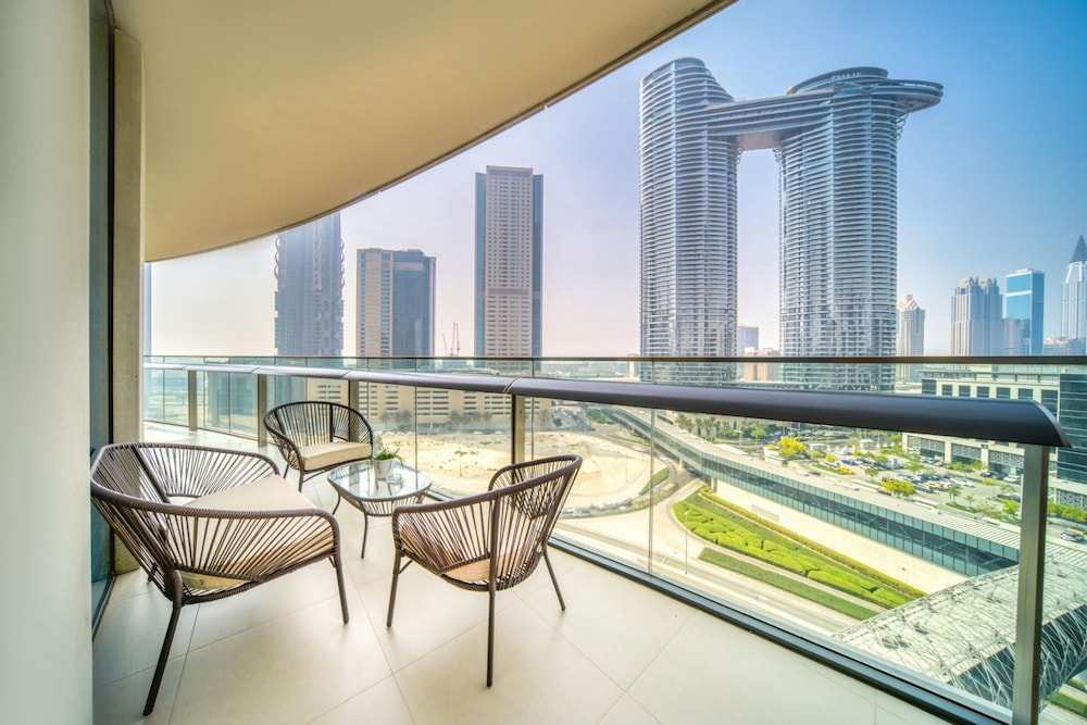 Trendy 2BR Downtown Apt Steps From Burj Khalifa