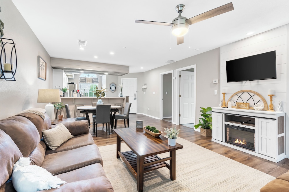 Lakeside Bliss Retreat 2 BDR
