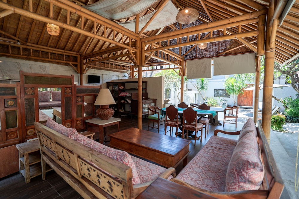 Room-cozy 2-bedroom Lumbung Cabin in San