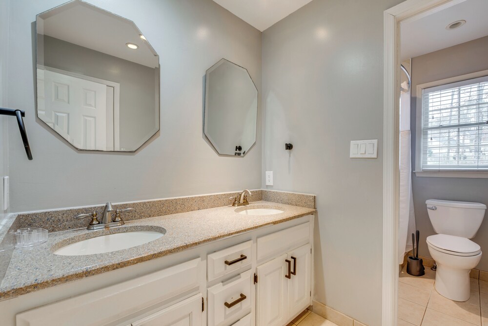 Spacious Home w/ Deck in Marietta!