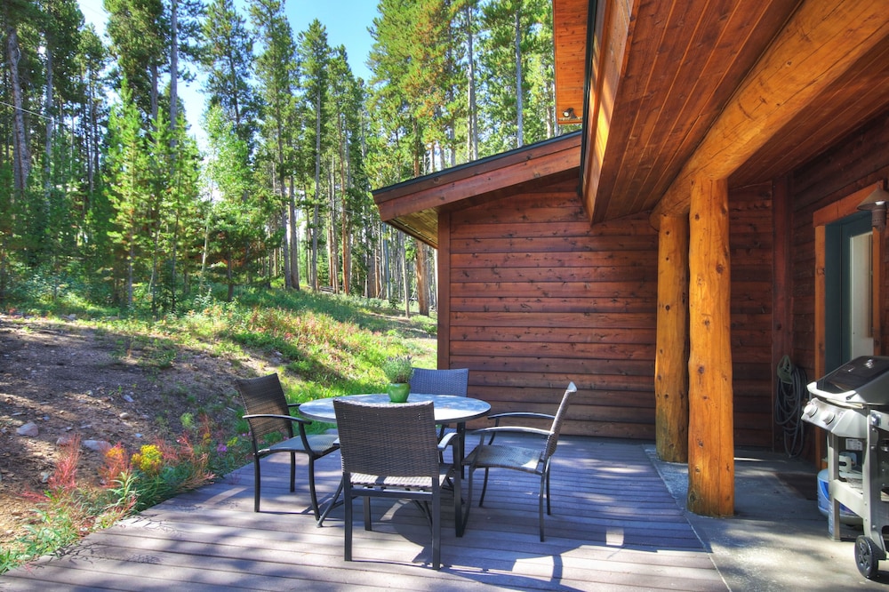 Timber Heights Lodge 3 Bedroom Home by RedAwning
