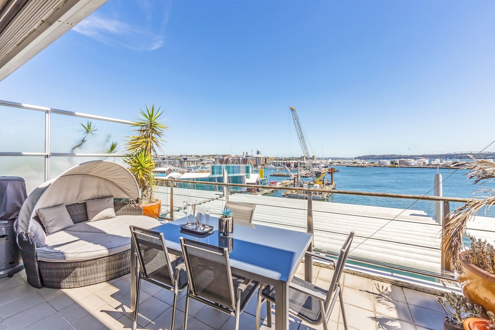 Luxury 3BR Waterfront Penthouse - Image 1