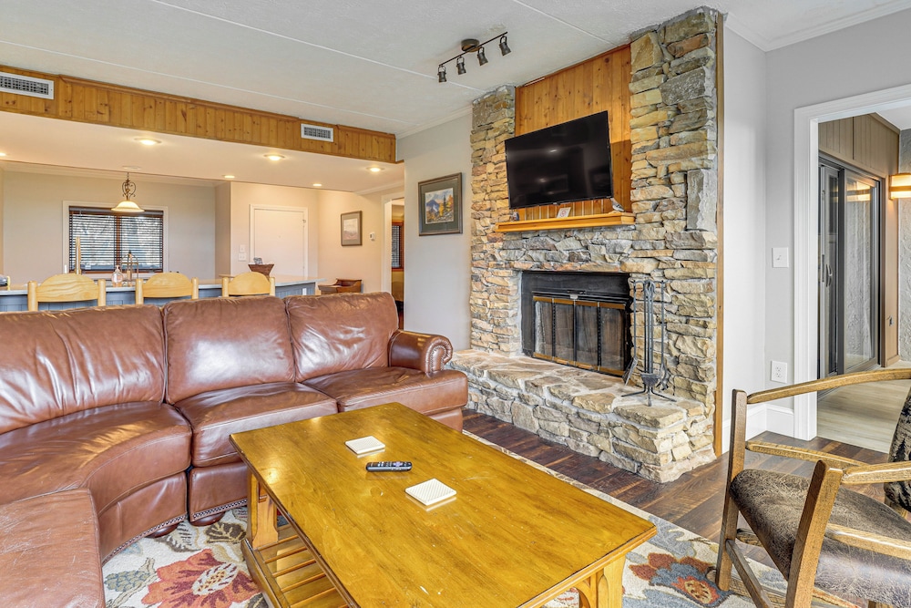 Hike, Swim & Explore: Mtn-view Condo in Gatlinburg