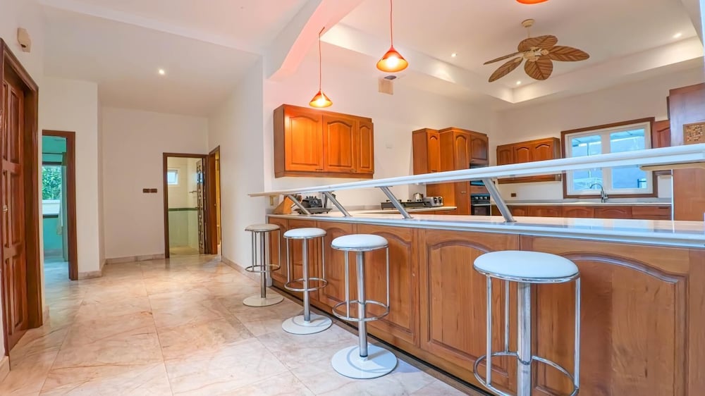 7 Bedroom Pool Villa in Kathu SV1