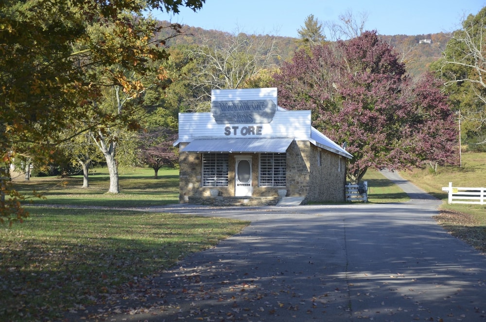 Mountain Cove Farms Resort