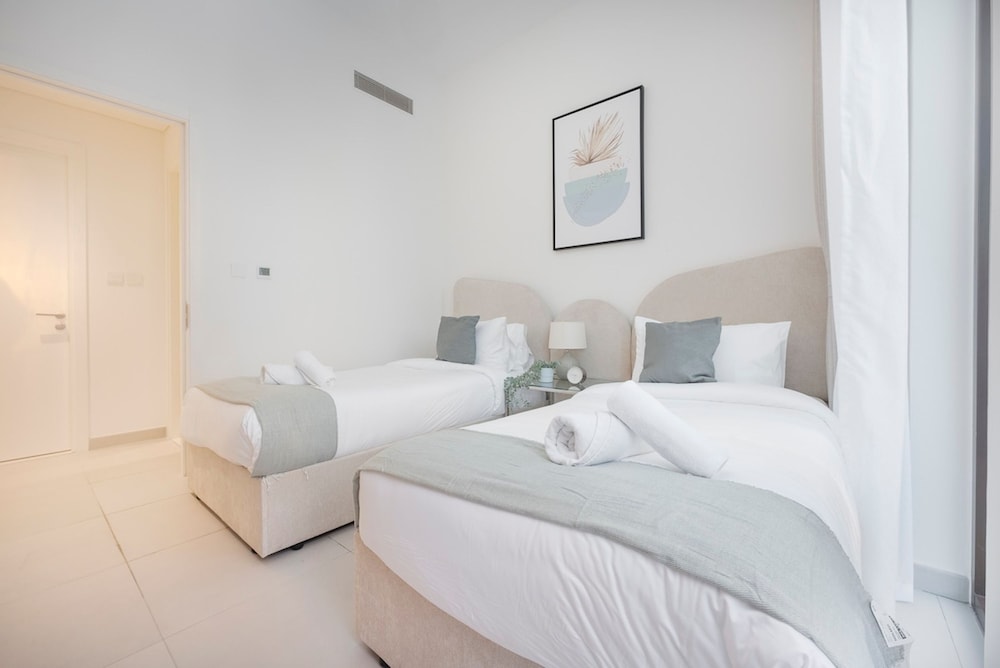 Peaceful 4-bedroom Bright Kitchen Space in Dubai Creek Harbour