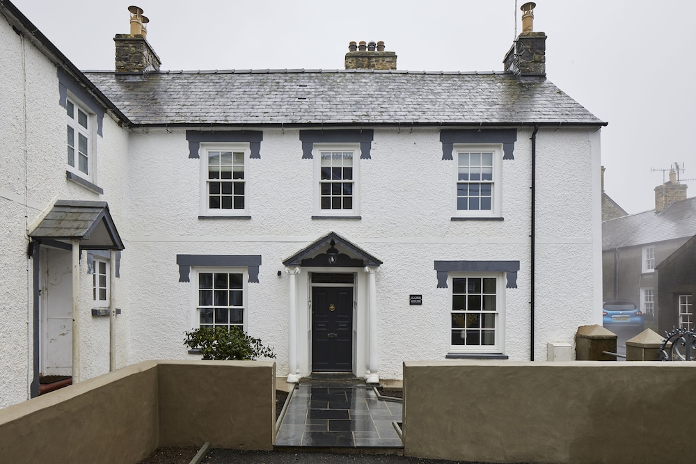Major House view 3
