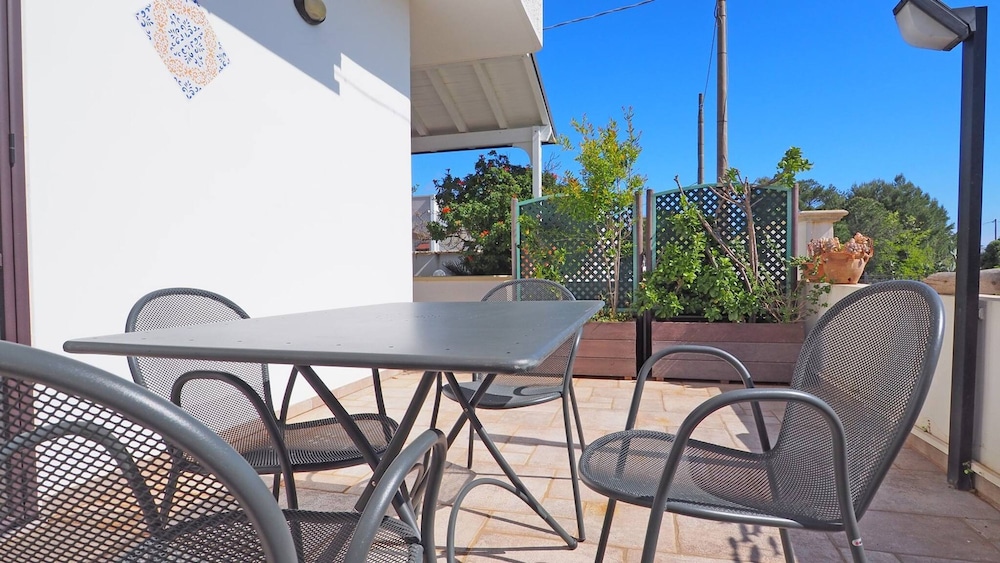 Villa Fede - 3 Bedrooms 2 Bathrooms air Conditioning by the sea
