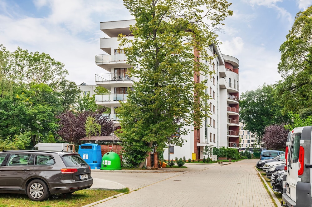 Riverside Deluxe Apartment by Renters view 2