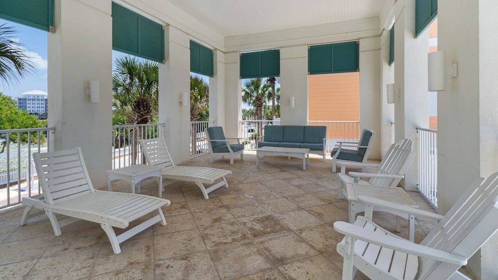 Lakefront Haven in Carillon Beach