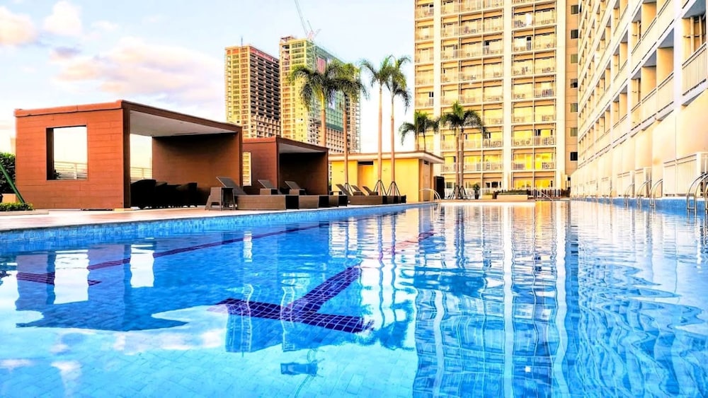 Breeze Residences Condos