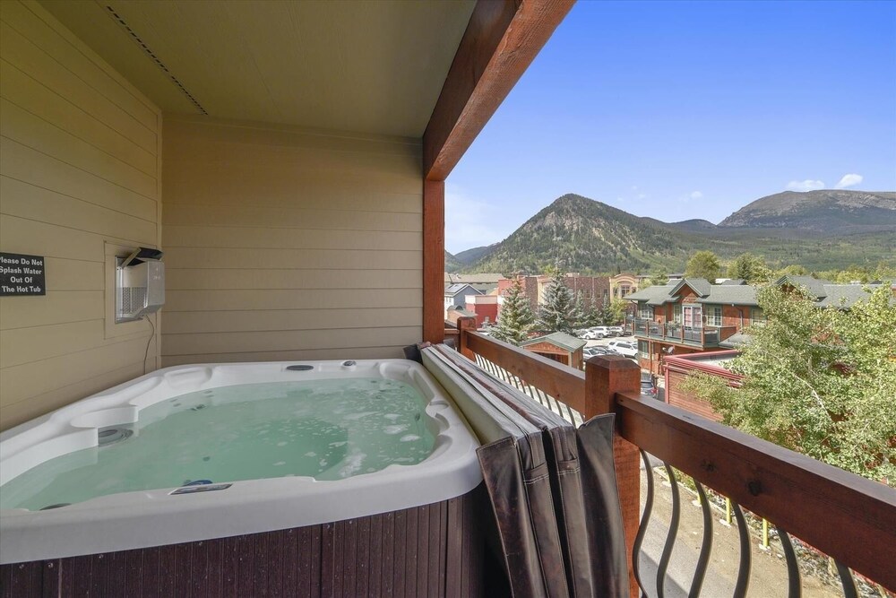 S Off Main #4 2 Bedroom Condo by RedAwning