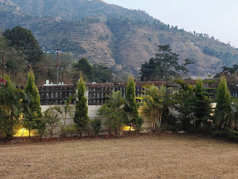 The Paradise - Luxury 3BR Villa Near the Airport in Dehradun
