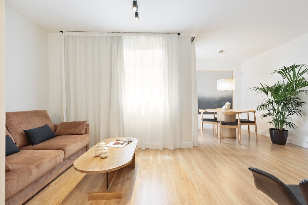 Casanova Apartments By Olala Homes