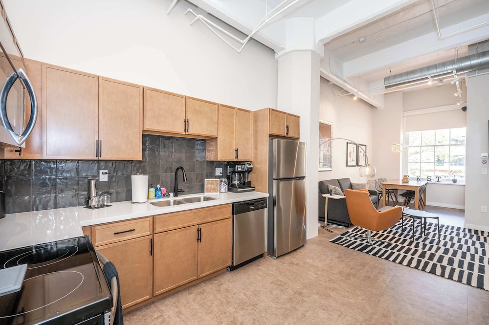 The 333 Suites 202 Stay for 6