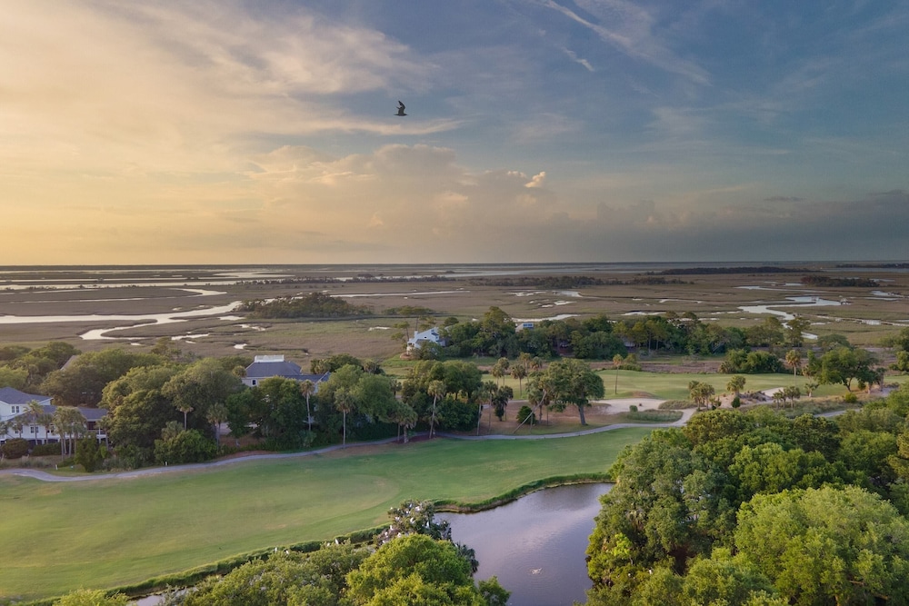 Crawdad by Avantstay Isle of Palms Home w/ BBQ view 2
