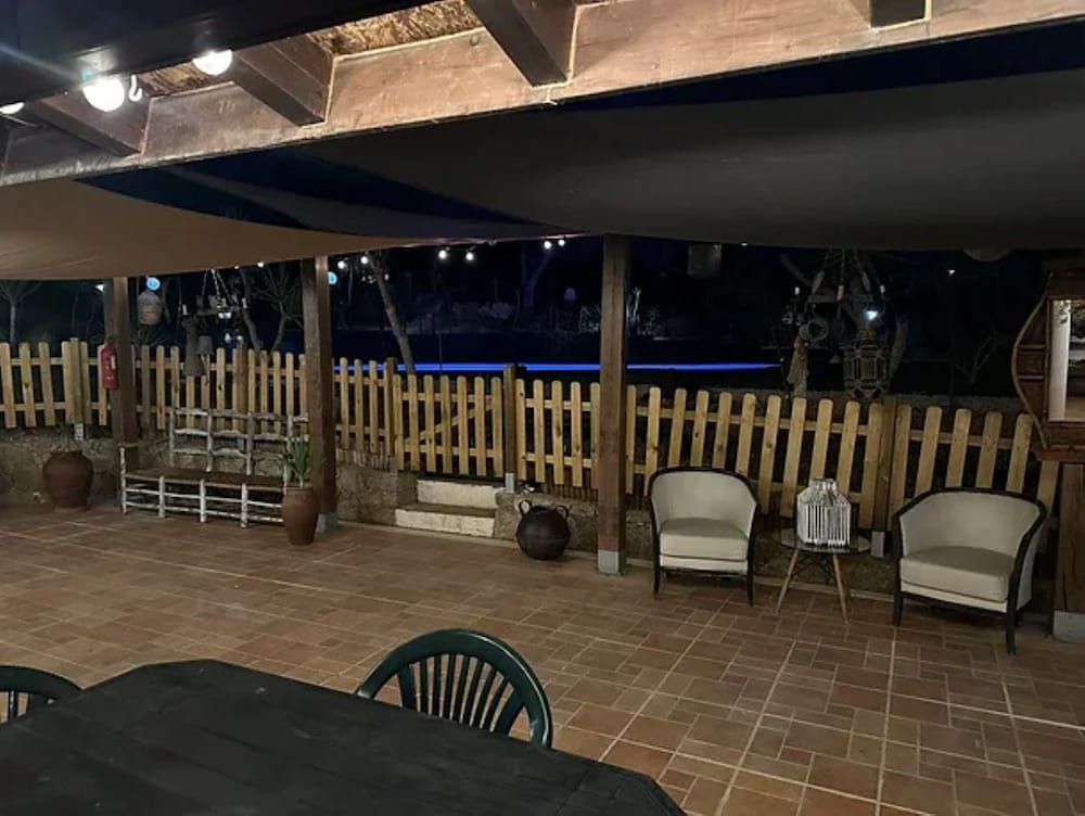 Porches Private Pool Villa 17 Guests