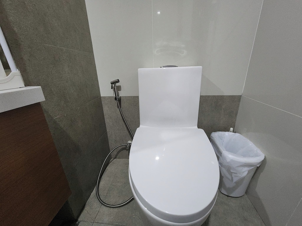 Cozy 1BR Condo in Mandaluyong City With City Skyline View