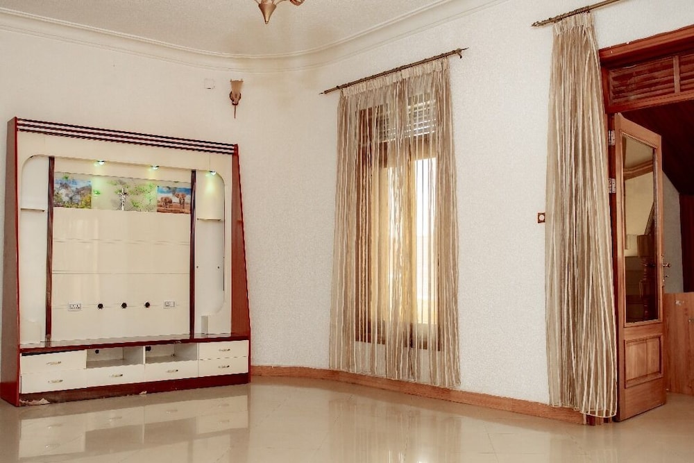 Elegant Villa Apart