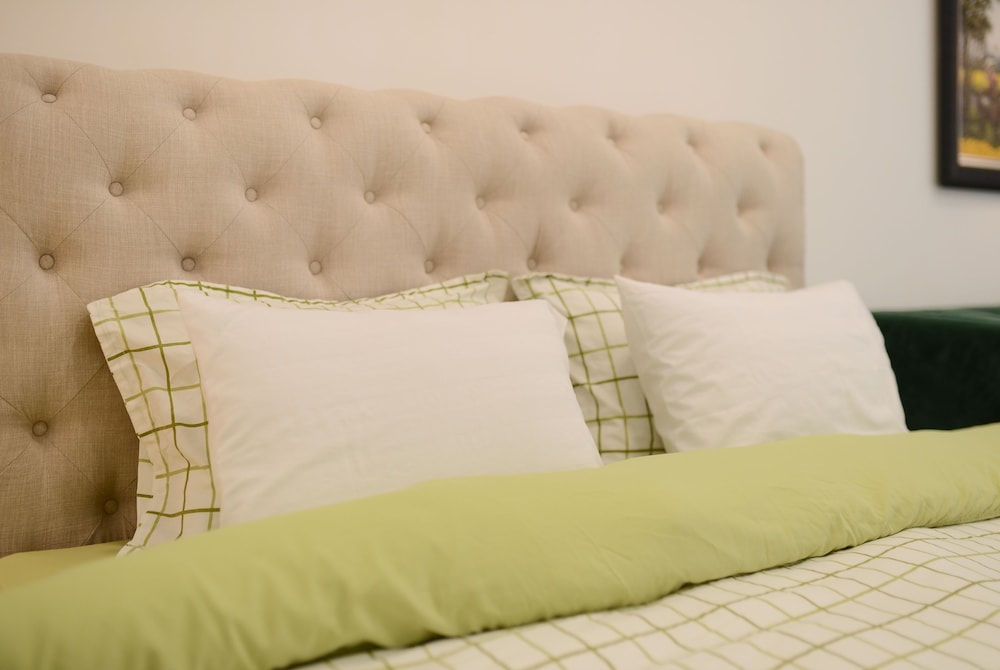 Jennifer House - Millenium Apartment