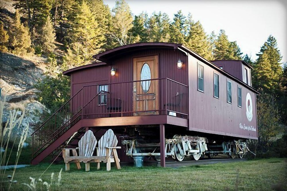 Chico Hot Springs Resort & Day Spa