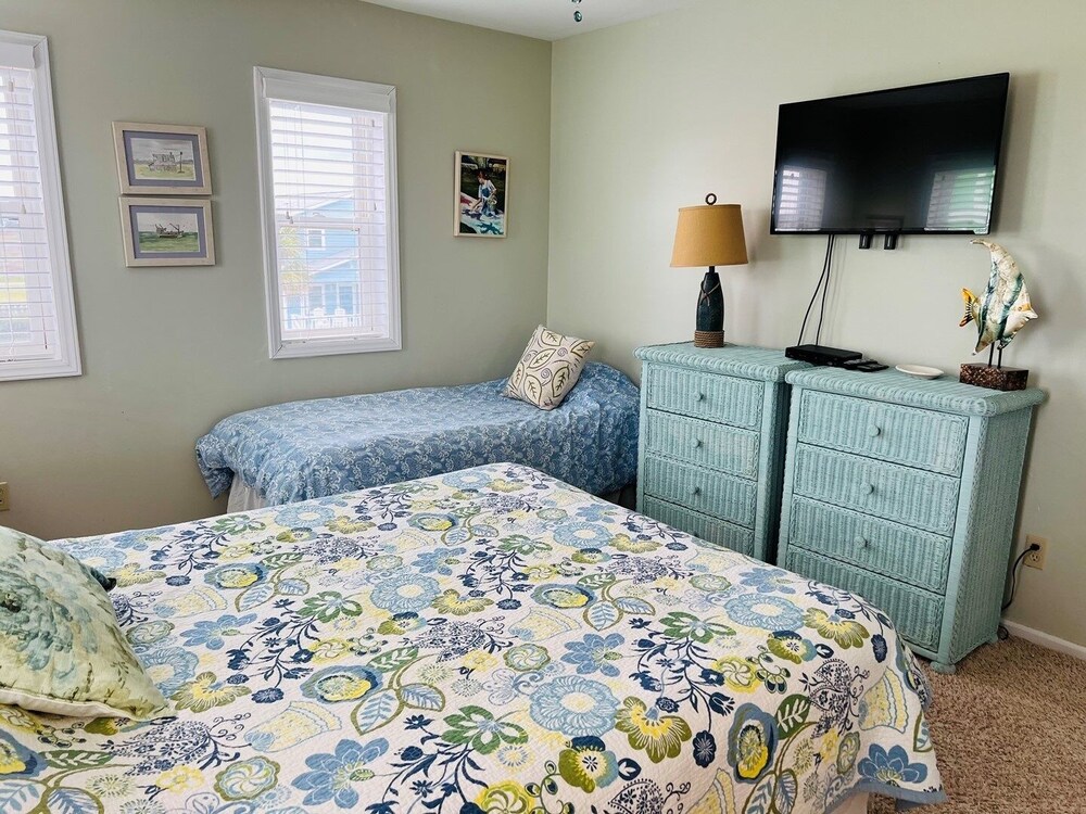Heaven's Anchor 3 Bedroom Home by RedAwning