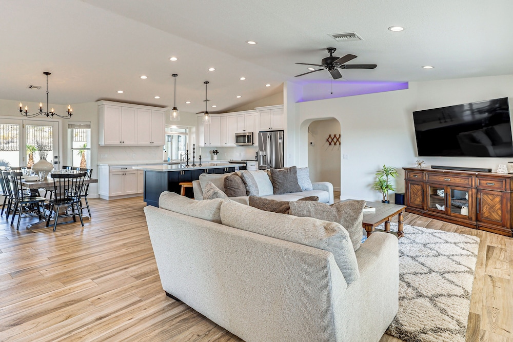 Fully Furnished Poolside Oasis 5 Mi to Lake Havasu